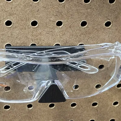 Giá treo kính bảo hộ cho pegboard