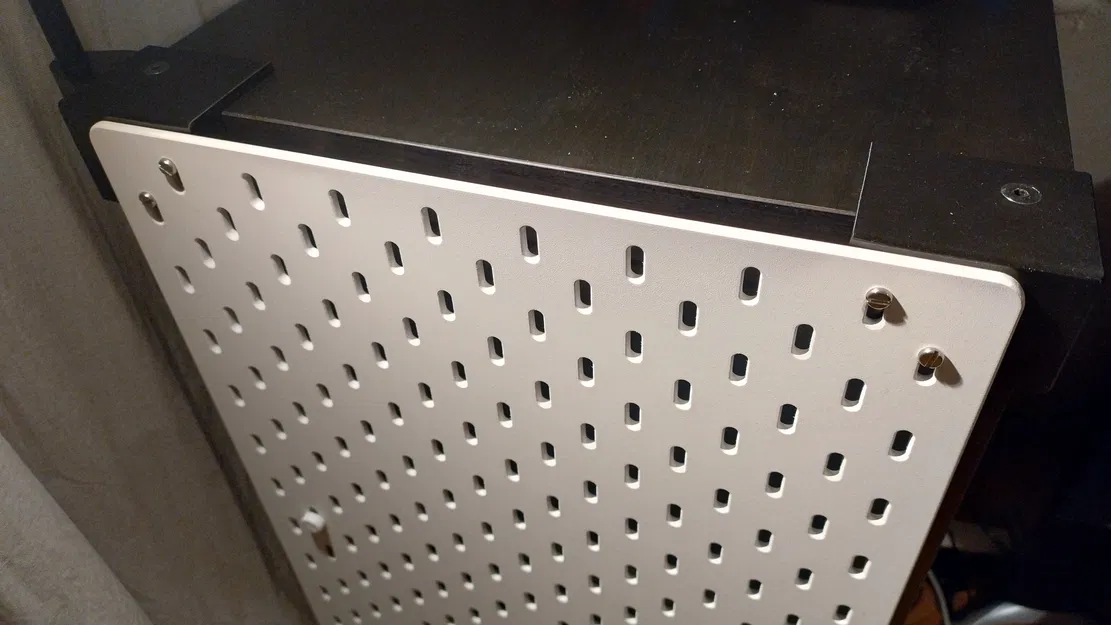 Ngàm gắn SKÅDIS lên kệ KALLAX (điểm mount) – SKÅDIS mount point for KALLAX shelf - Image 1