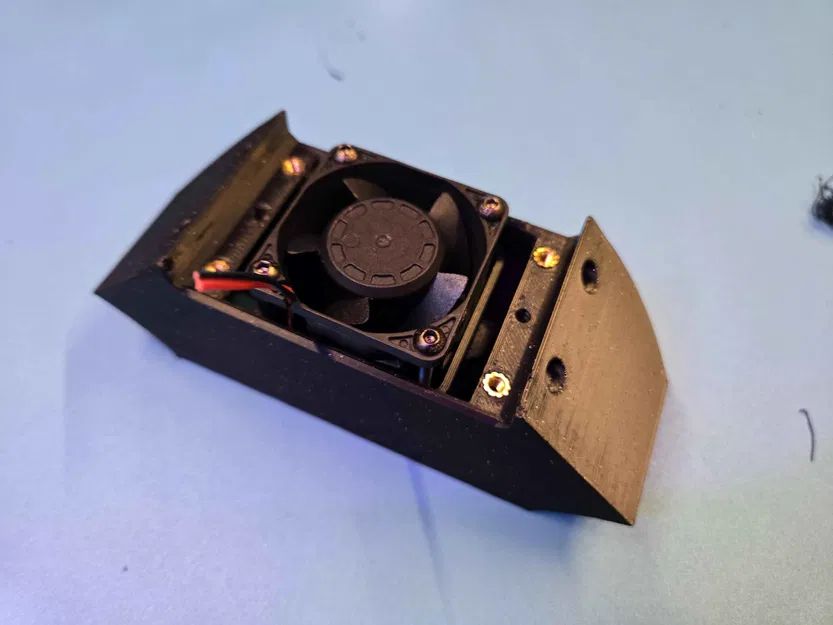 Ngàm Quạt Nevermore Mini 4028 Dạng Vít Thẳng - Image 1