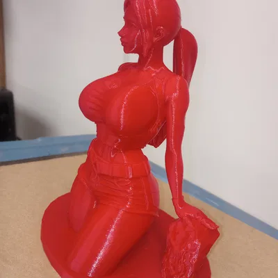 Nữ Thám Hiểm Bốc Lửa Trong Tàn Tích