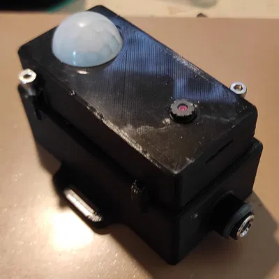 Vỏ ESP32-CAM trail camera + PIR + pin 18650 + thẻ SD, không cần supports