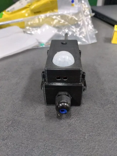 Vỏ cho ESP32_cam Trail Camera, PIR sensor, buck converter, anten, SD card, No supports - Image 1