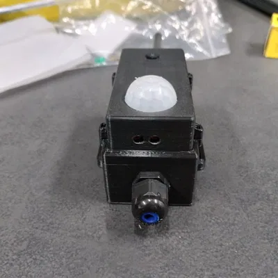 Vỏ cho ESP32_cam Trail Camera, PIR sensor, buck converter, anten, SD card, No supports