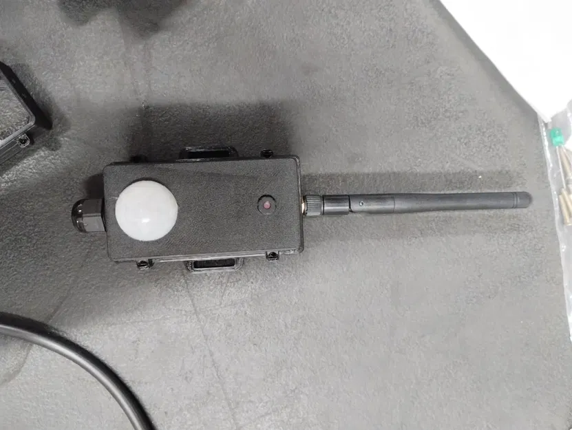 Vỏ cho ESP32_cam Trail Camera, PIR sensor, buck converter, anten, SD card, No supports - Image 3