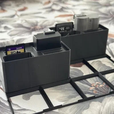 GridNikFinity: Khay 2 pin Nikon EN-EL25 + 6 thẻ SD (Gridfinity 2x1)