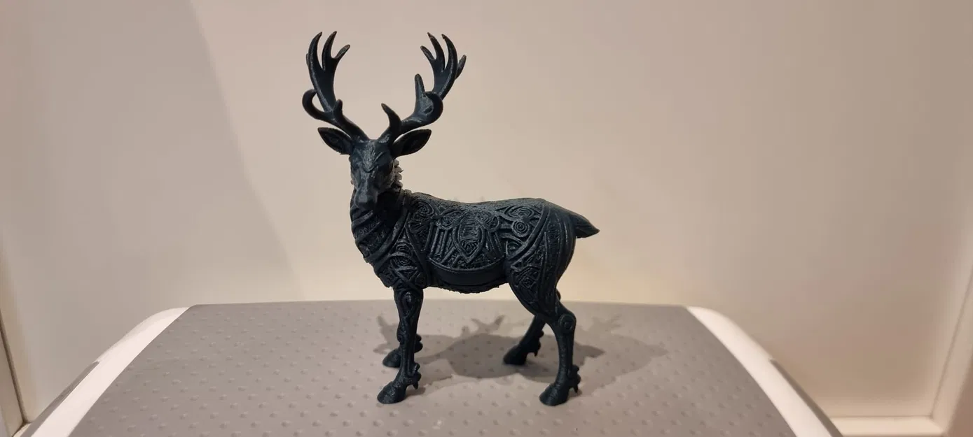 Trang trí hươu uy nghi (Majestic deer decor) - Image 1