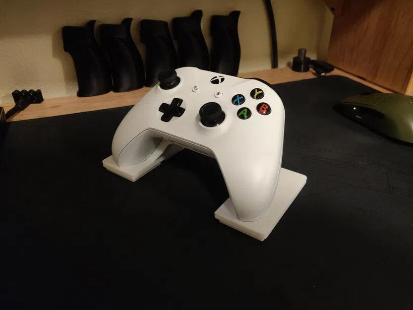 Giá đỡ Gridfinity cho tay cầm Xbox One, PS4, PS5 & Switch Pro - Image 1