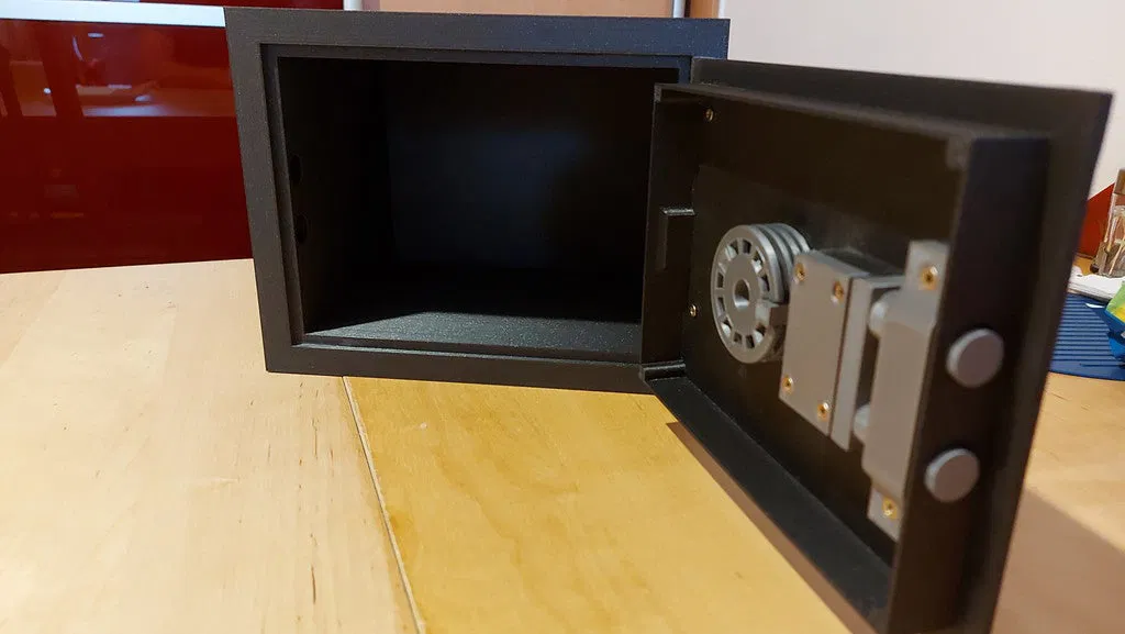 Combination Safe (Két sắt khóa số) - Bản remix - Image 3