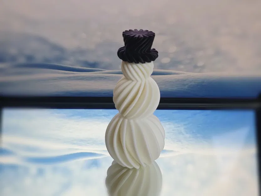 Everydays 036 – Người tuyết xoắn ốc đội mũ chóp - Image 1