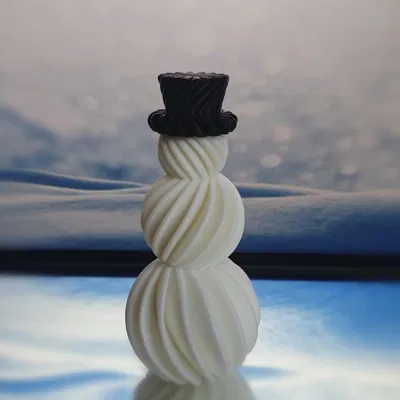 Everydays 036 – Người tuyết xoắn ốc đội mũ chóp