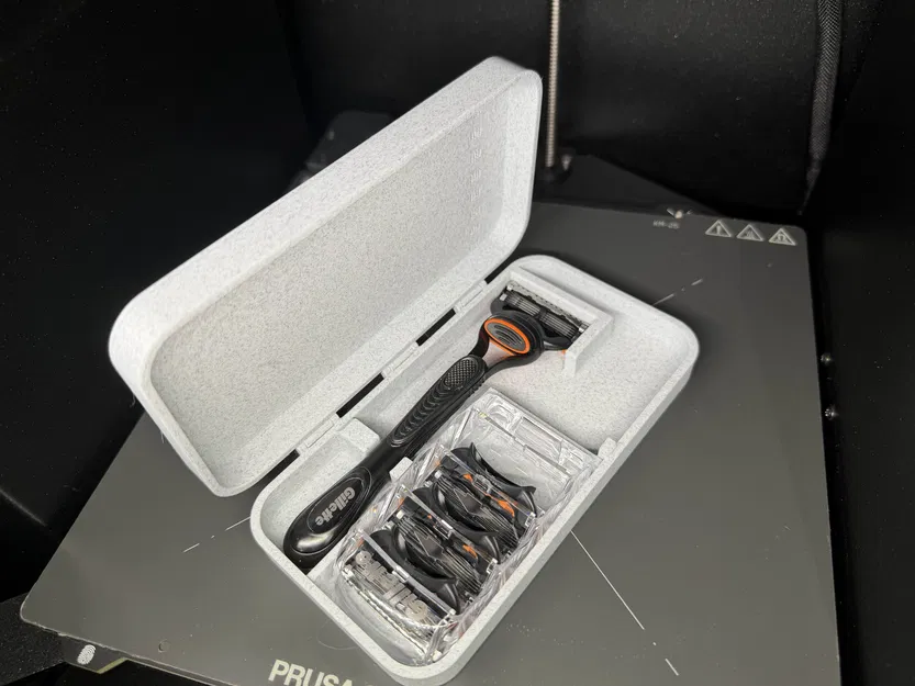 Hộp du lịch dao cạo Gillette Fusion kèm ngăn đầu lưỡi (Print-in-Place, No Supports) - Image 1