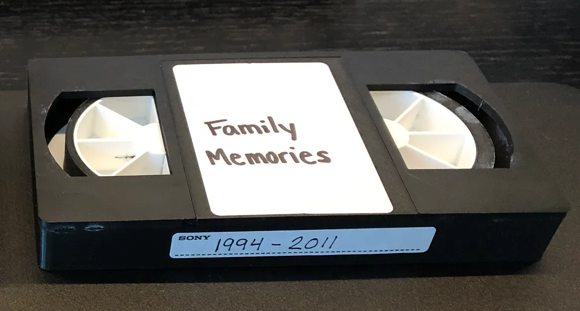 Mini VHS Tape (Băng VHS Mini Có Ngăn Bí Mật) - Image 1