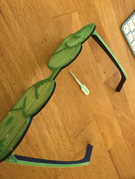 Kính tiệc 2026 (Party glasses 2026) - Image 2