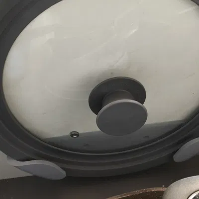 Giá giữ nắp (Lid holder) cho tủ bếp