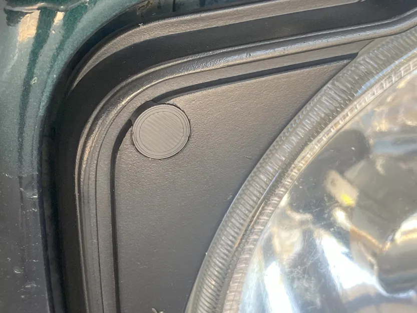 Nắp che ốc lưới tản nhiệt 4 tròn VW Golf 1 Cabriolet Facelift (1988-1993) - Image 1