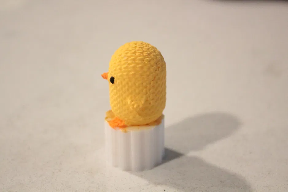 Chú Vịt Nhỏ Không Bỏ Cuộc: Tượng Vịt Đan Len - Image 4