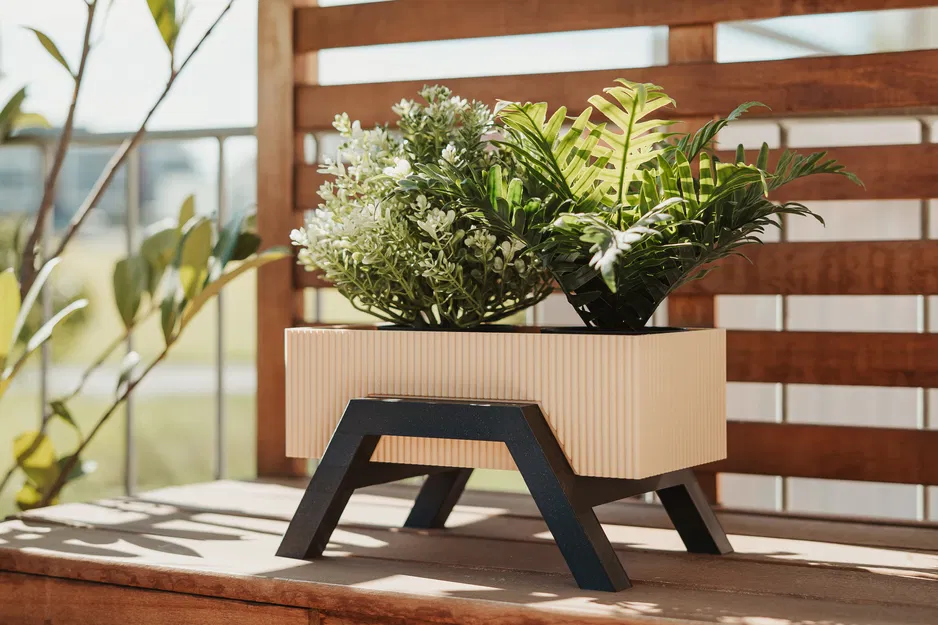 Chậu Cây Có Chân Đế (Legged Plant Pot) - Image 1