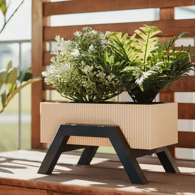 Chậu Cây Có Chân Đế (Legged Plant Pot)