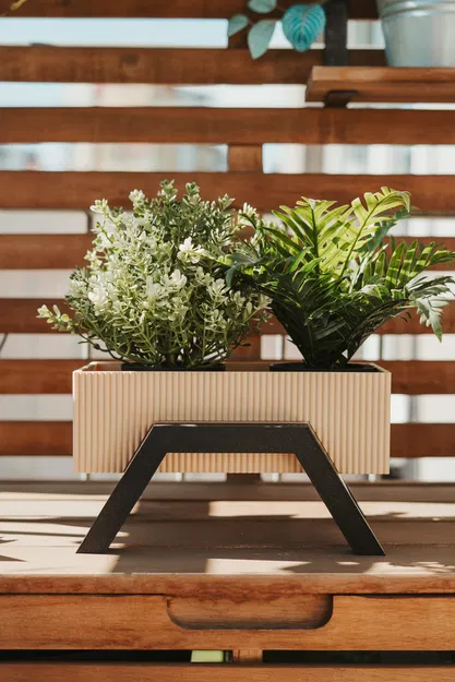 Chậu Cây Có Chân Đế (Legged Plant Pot) - Image 2