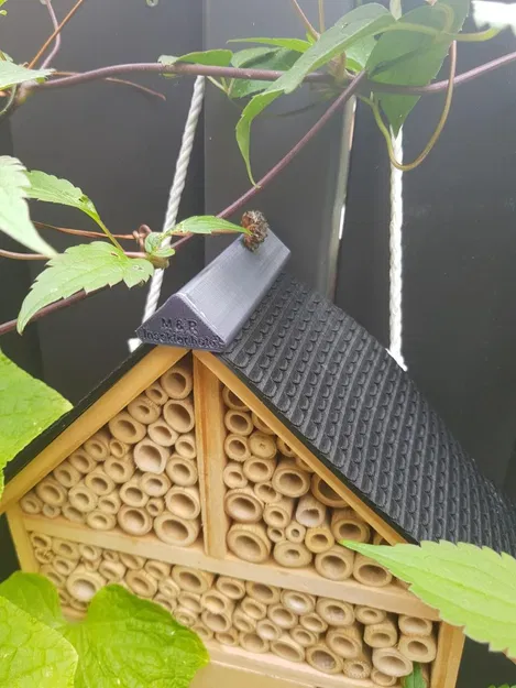 Mái Insektenhotel (Insect hotel) có ngói và đầu hồi - Image 2