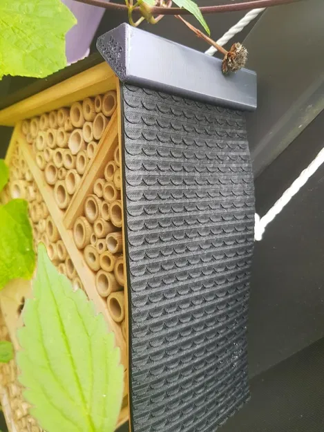 Mái Insektenhotel (Insect hotel) có ngói và đầu hồi - Image 3