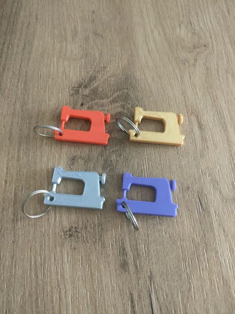 Móc khóa Máy May (Sewing Machine Keychain) - Image 1