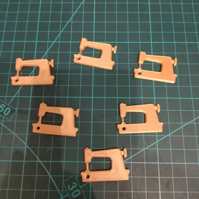 Móc khóa Máy May (Sewing Machine Keychain)