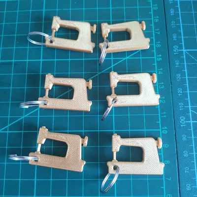 Móc khóa Máy May (Sewing Machine Keychain)