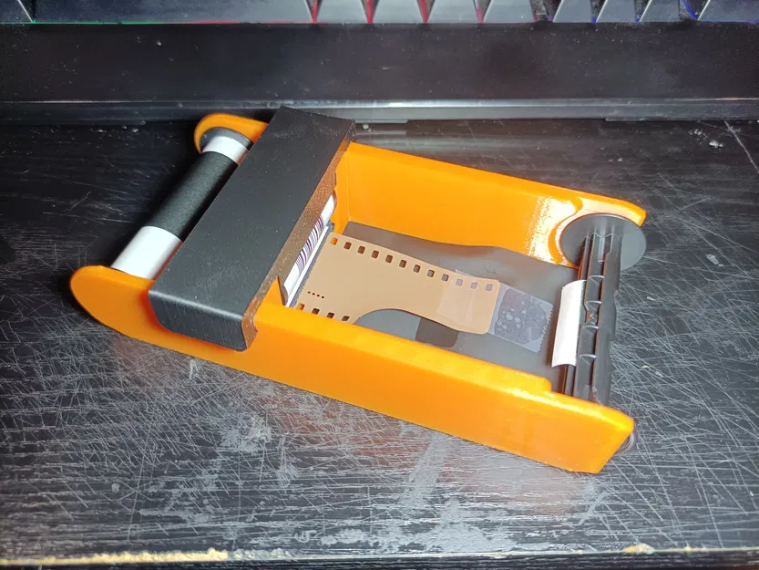 Dụng cụ dán paper backing 120 cho film 35mm (35mm paper backing tool) - Image 1