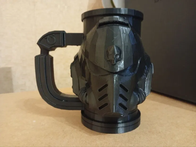 Giá đỡ lon 0.5L WARHAMMER 40K Ultramarines Adeptus Astartes - Image 1