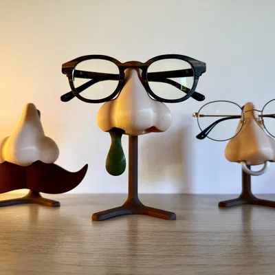 Kệ đỡ kính hình mũi kèm phụ kiện tùy biến