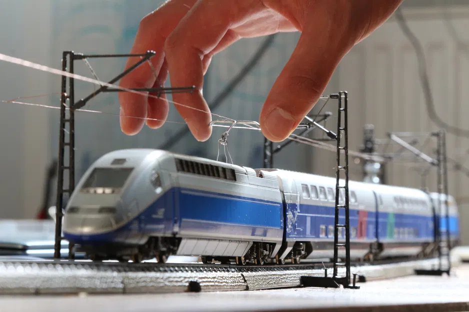 Hệ thống dây điện trên cao H0 cho Märklin M-Gleis - Image 1