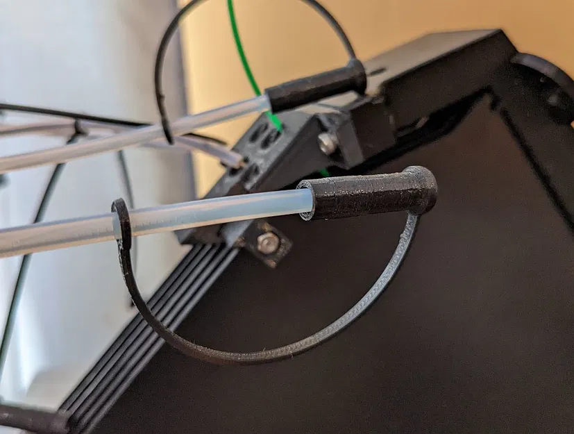 Nắp ống PTFE kèm chặn filament và dây giữ (retaining strap) - Image 1