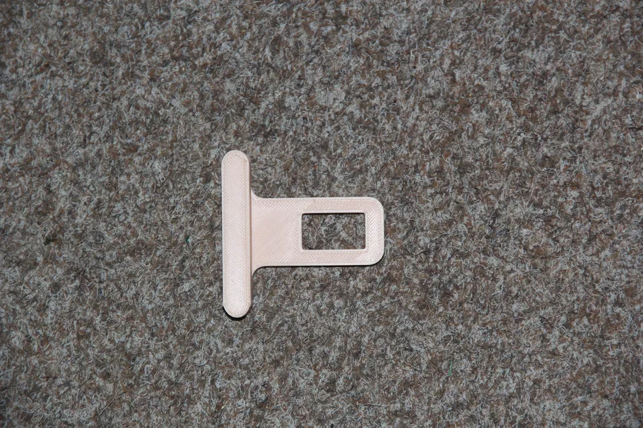 Kẹp cài dây an toàn (Belt clip) - Image 1