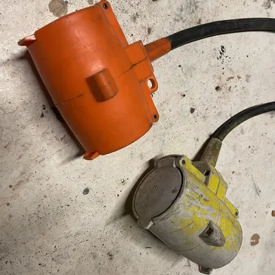 Giá gắn góc 90° cho ổ cắm ngoài trời IP44 (phích EU)