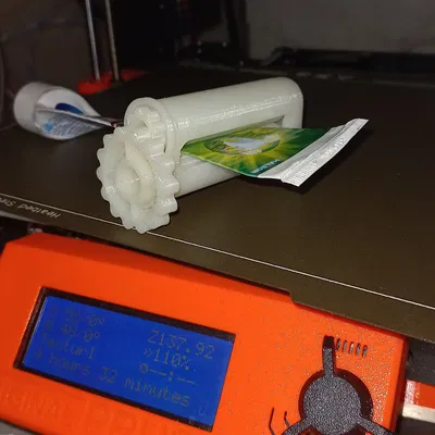 Bóp tuýp kem đánh răng tối ưu với độ bám tốt hơn