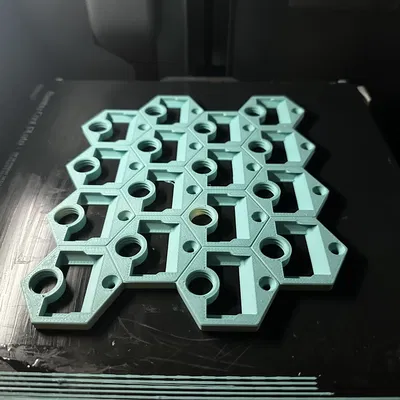 GOEWS – Greatly Over Engineered Wall System (hệ tường mô-đun tương thích Gridfinity)