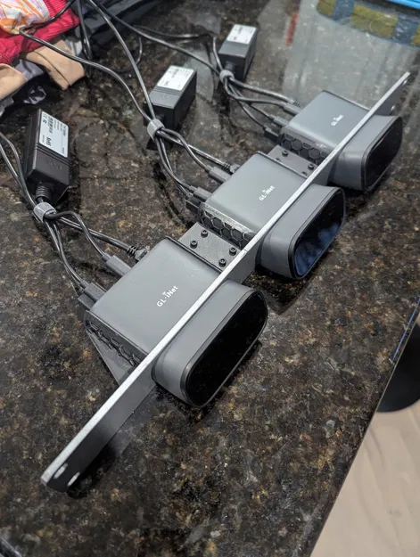 Giá gắn rack GL.iNet Comet Pro (GL-RM10) (Rack Mount) - Image 1