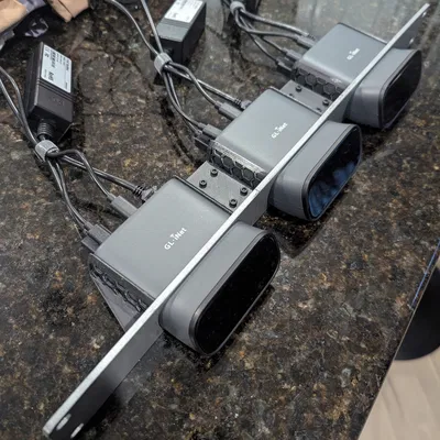 Giá gắn rack GL.iNet Comet Pro (GL-RM10) (Rack Mount)