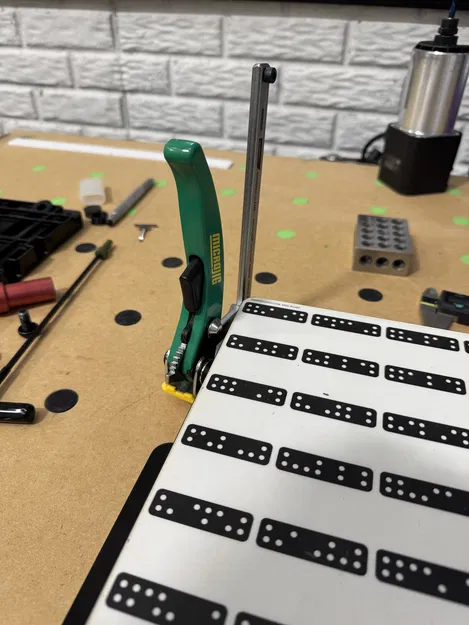 Kẹp giữ phẳng cho MFT: Shaper Origin Flush MFT Hold-Down Clamps - Image 9