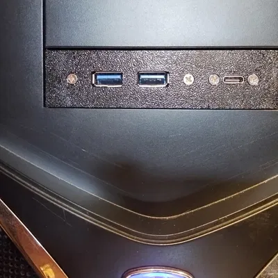 Nắp che khay 3.5" gắn USB-C và 2x USB-A