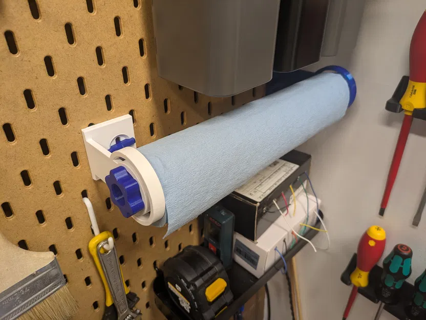 Giá treo cuộn khăn giấy lau shop xanh cho Skadis - Image 1