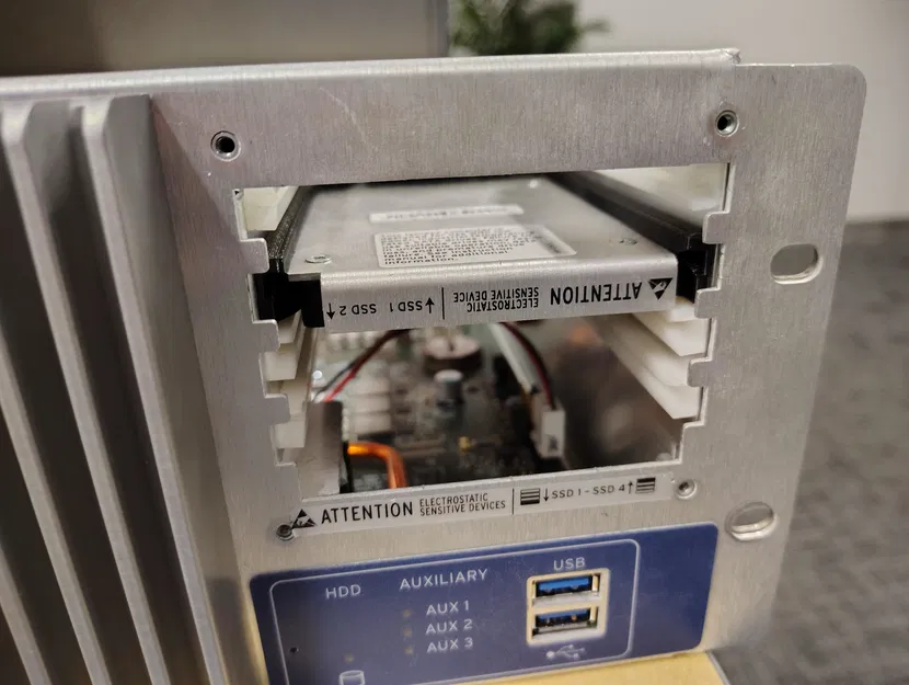 SEL-3355 - Universal SSD Tray Guides (Thanh dẫn khay SSD đa dụng) - Image 1