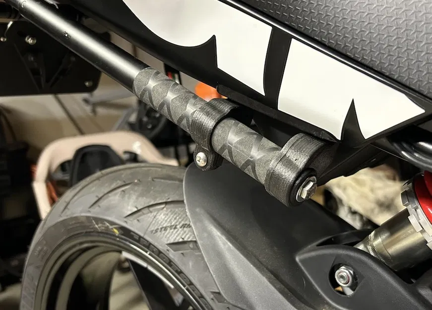 Ngàm gắn camera Insta360 cho Aprilia RS457 - Image 1