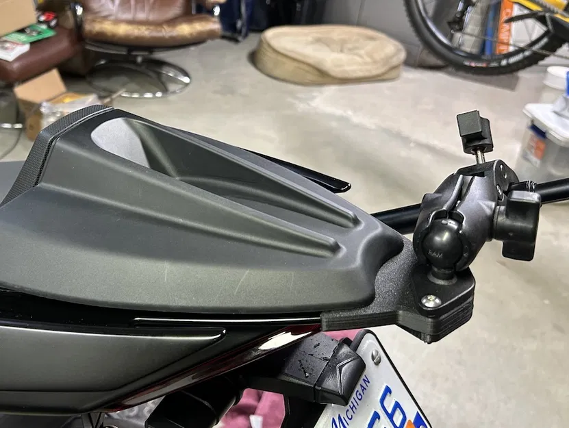 Ngàm gắn camera Insta360 cho Aprilia RS457 - Image 4