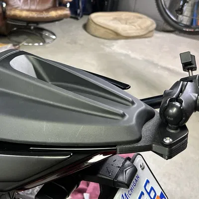 Ngàm gắn camera Insta360 cho Aprilia RS457