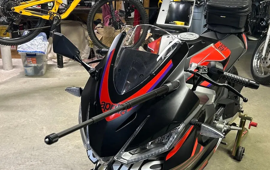 Aprilia RS 457 Insta360 front mount (gắn qua gương) - Image 1