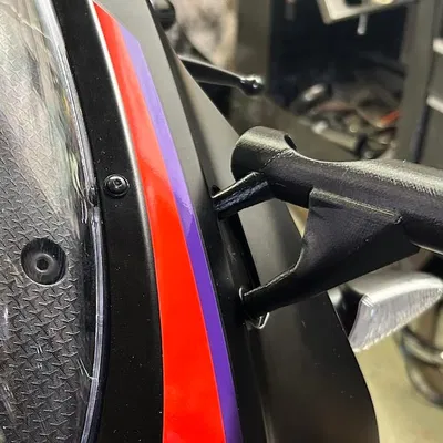 Aprilia RS 457 Insta360 front mount (gắn qua gương)