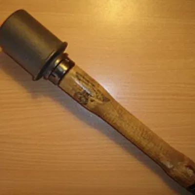 Dummy 13 lựu đạn Đức (German grenade) để chụp hình