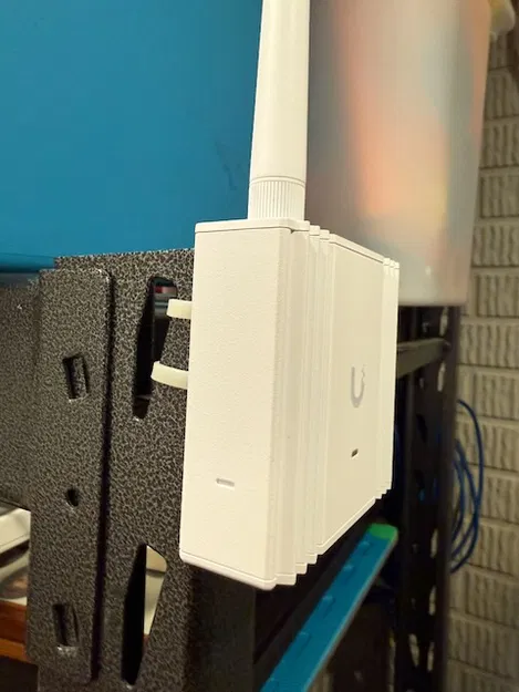 Ngàm gắn UniFi Protect SuperLink (dây rút/Zip Tie) - Image 1